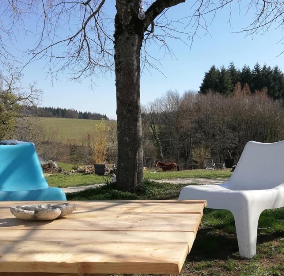 Gîte Au petit bonheur Chateldon Extérieur photo
