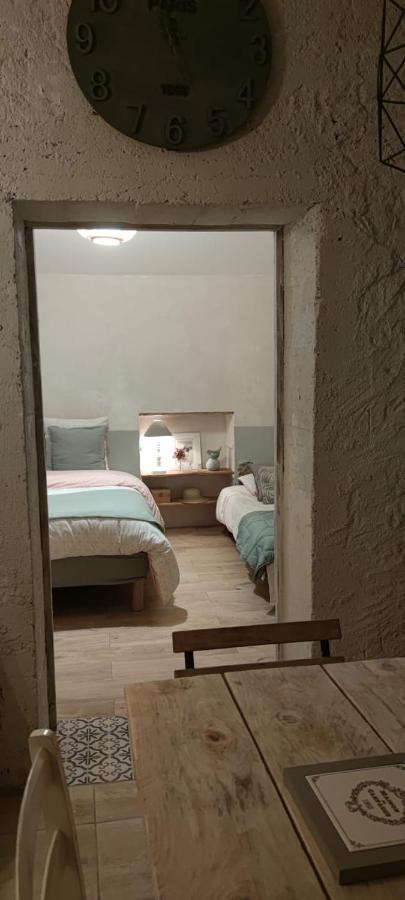 Gîte Au petit bonheur Chateldon Extérieur photo
