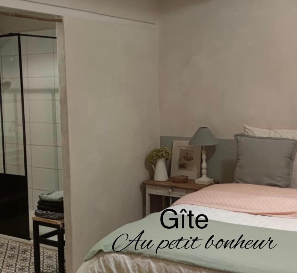 Gîte Au petit bonheur Chateldon Extérieur photo