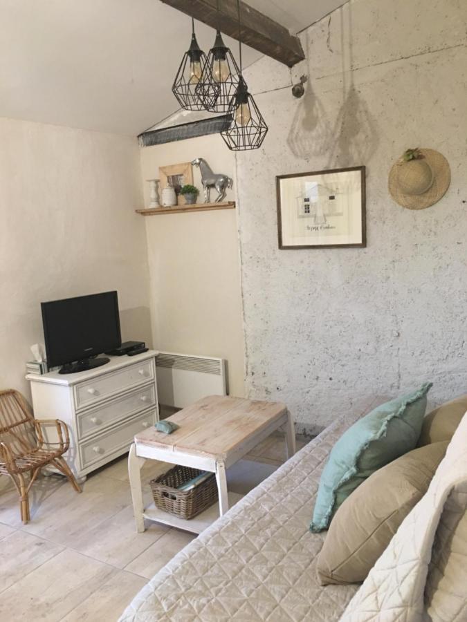 Gîte Au petit bonheur Chateldon Extérieur photo